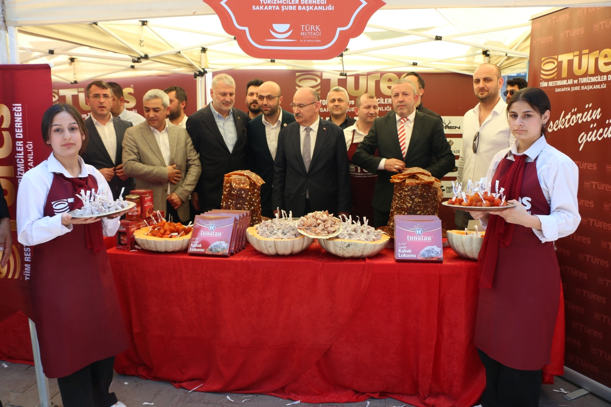 Sakarya İli Yöresel Lezzetlerimiz ve Coğrafi İşaretli Ürünlerimizin Tanıtımı programı AKM önünde gerçekleşti, Programda, Sakarya Ticaret ve Sanayi Odası ile Tüm Restoran ve Turizmciler Derneği Sakarya Şube Başkanlığınca dartı