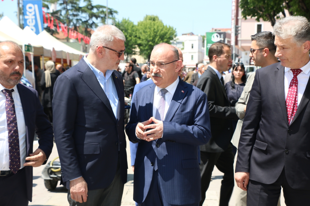 Sakarya İli Yöresel Lezzetlerimiz ve Coğrafi İşaretli Ürünlerimizin Tanıtımı programı AKM önünde gerçekleşti, Programda, Sakarya Ticaret ve Sanayi Odası ile Tüm Restoran ve Turizmciler Derneği Sakarya Şube Başkanlığınca dartı