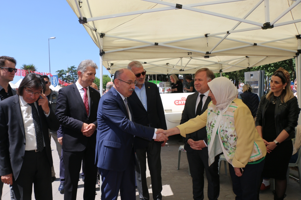 Sakarya İli Yöresel Lezzetlerimiz ve Coğrafi İşaretli Ürünlerimizin Tanıtımı programı AKM önünde gerçekleşti, Programda, Sakarya Ticaret ve Sanayi Odası ile Tüm Restoran ve Turizmciler Derneği Sakarya Şube Başkanlığınca dartı