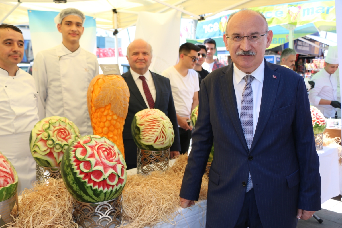 Sakarya İli Yöresel Lezzetlerimiz ve Coğrafi İşaretli Ürünlerimizin Tanıtımı programı AKM önünde gerçekleşti, Programda, Sakarya Ticaret ve Sanayi Odası ile Tüm Restoran ve Turizmciler Derneği Sakarya Şube Başkanlığınca dartı