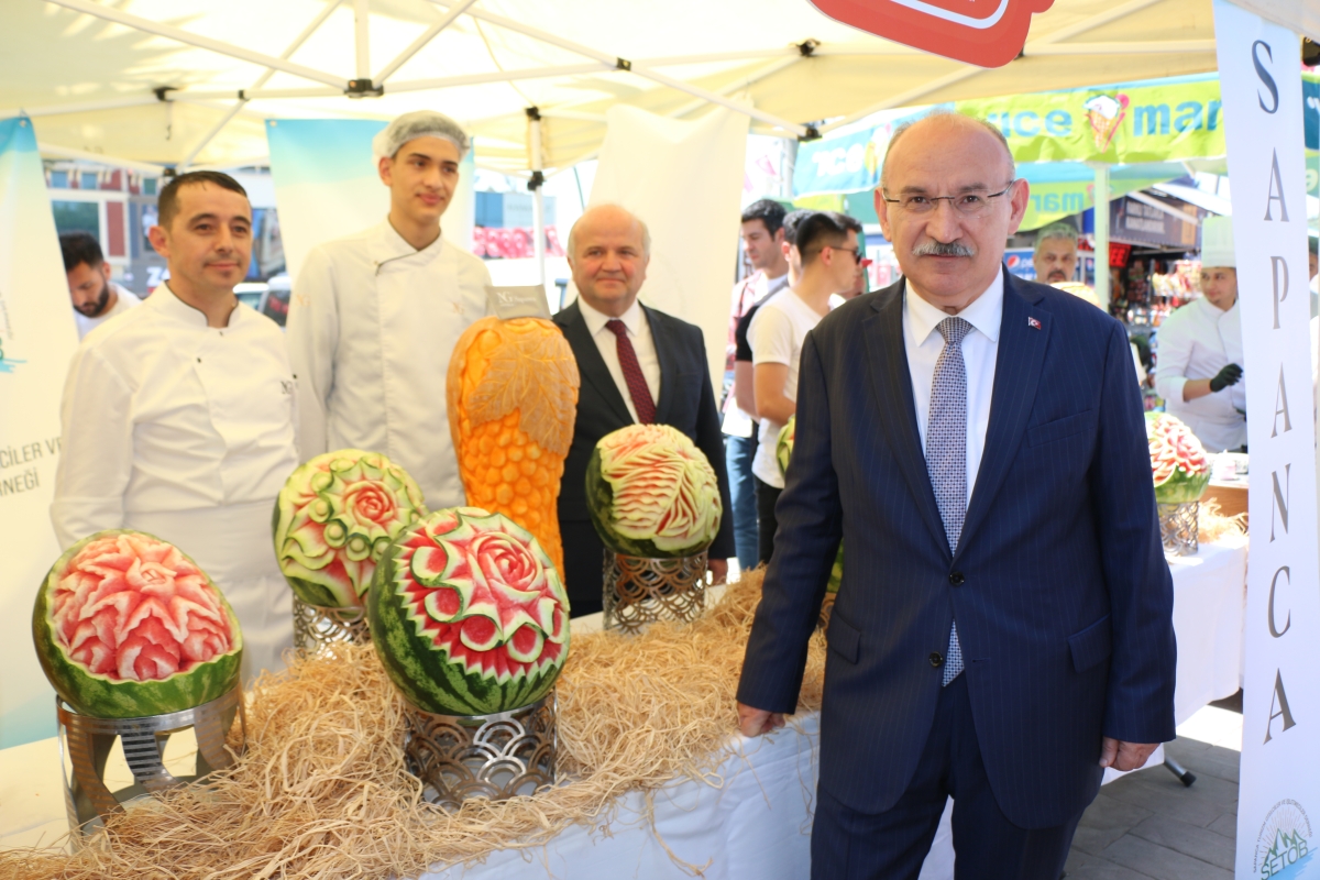 Sakarya İli Yöresel Lezzetlerimiz ve Coğrafi İşaretli Ürünlerimizin Tanıtımı programı AKM önünde gerçekleşti, Programda, Sakarya Ticaret ve Sanayi Odası ile Tüm Restoran ve Turizmciler Derneği Sakarya Şube Başkanlığınca dartı