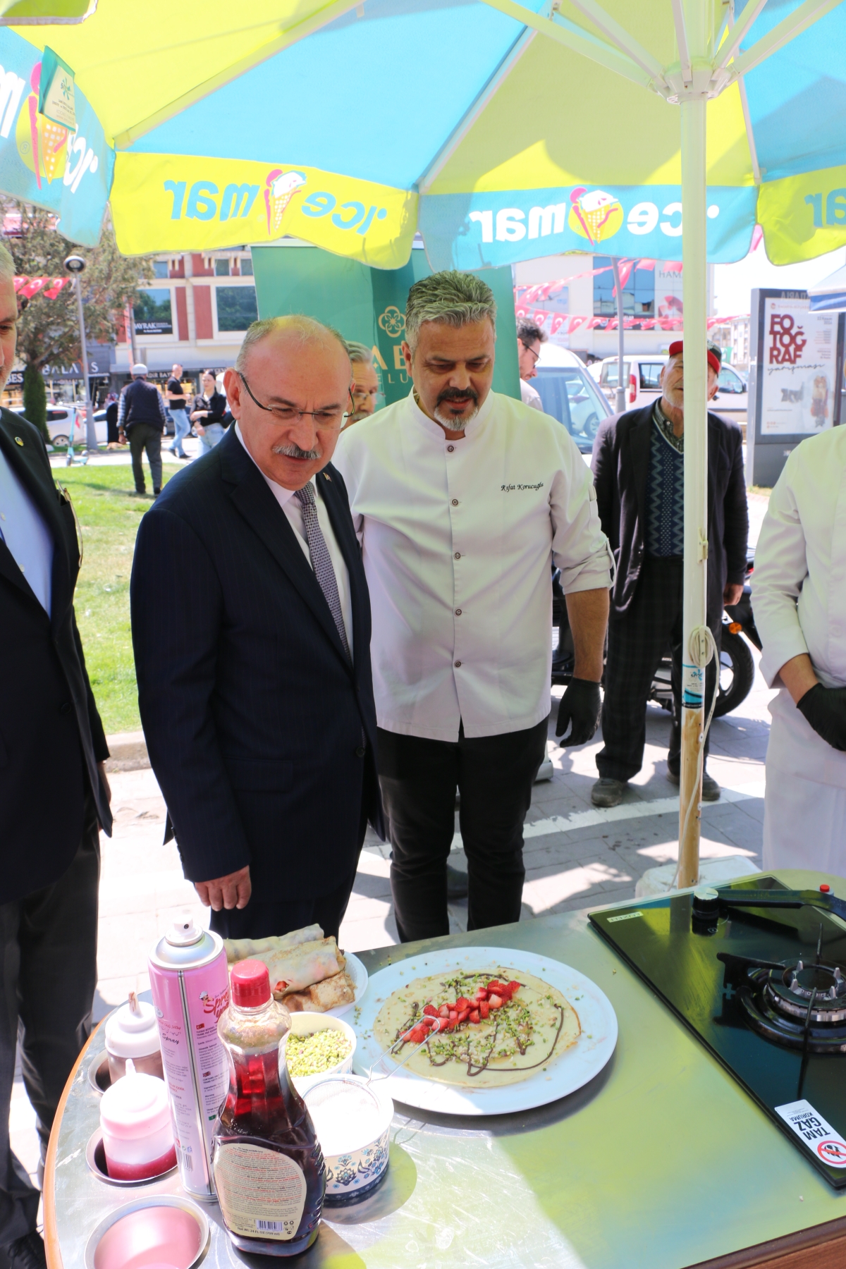 Sakarya İli Yöresel Lezzetlerimiz ve Coğrafi İşaretli Ürünlerimizin Tanıtımı programı AKM önünde gerçekleşti, Programda, Sakarya Ticaret ve Sanayi Odası ile Tüm Restoran ve Turizmciler Derneği Sakarya Şube Başkanlığınca dartı