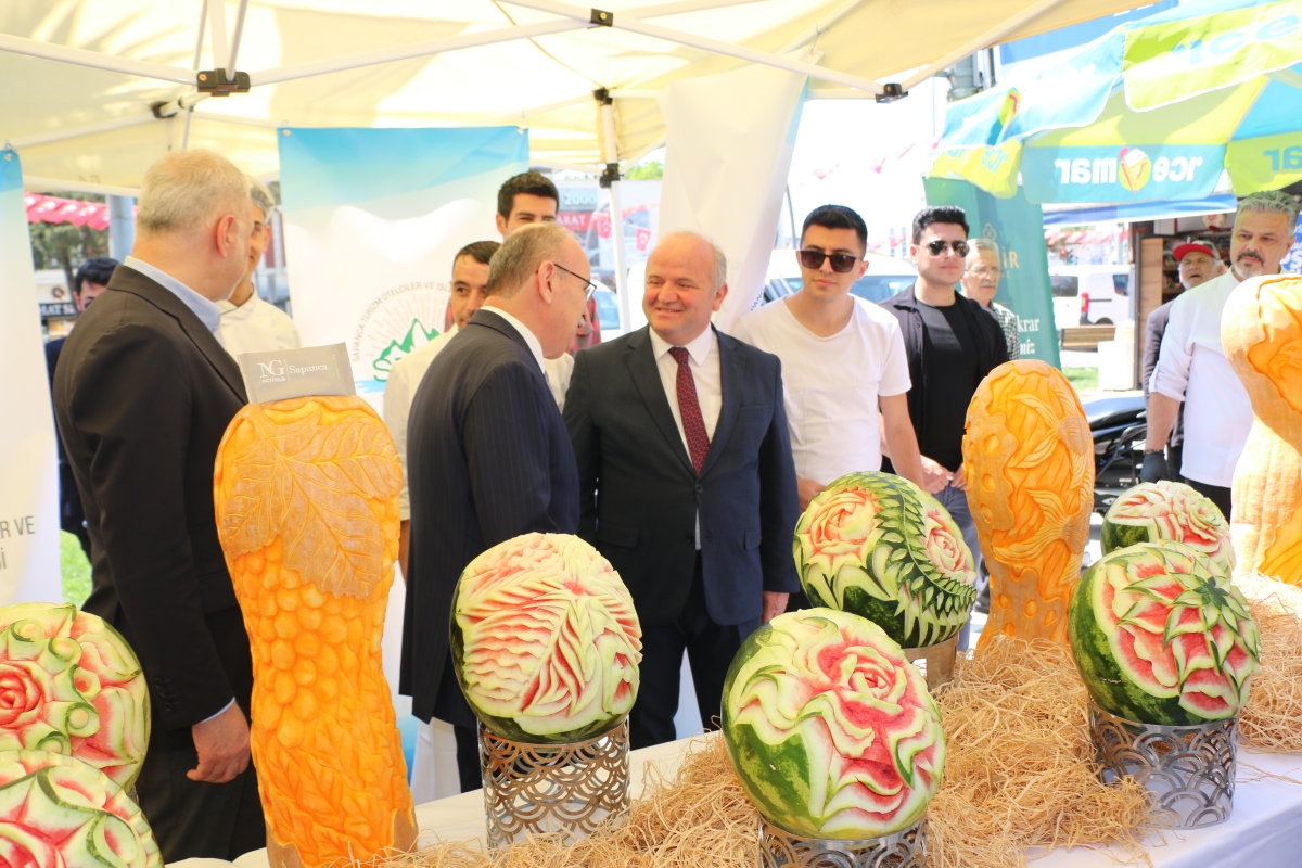 Sakarya İli Yöresel Lezzetlerimiz ve Coğrafi İşaretli Ürünlerimizin Tanıtımı programı AKM önünde gerçekleşti, Programda, Sakarya Ticaret ve Sanayi Odası ile Tüm Restoran ve Turizmciler Derneği Sakarya Şube Başkanlığınca dartı