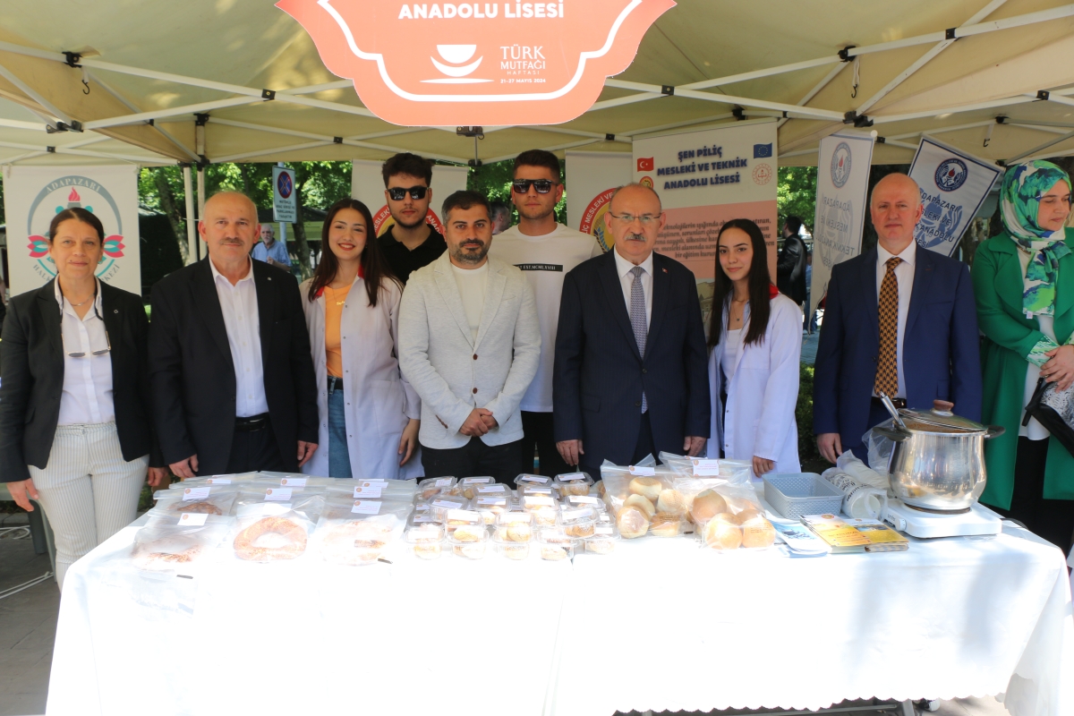 Sakarya İli Yöresel Lezzetlerimiz ve Coğrafi İşaretli Ürünlerimizin Tanıtımı programı AKM önünde gerçekleşti, Programda, Sakarya Ticaret ve Sanayi Odası ile Tüm Restoran ve Turizmciler Derneği Sakarya Şube Başkanlığınca dartı