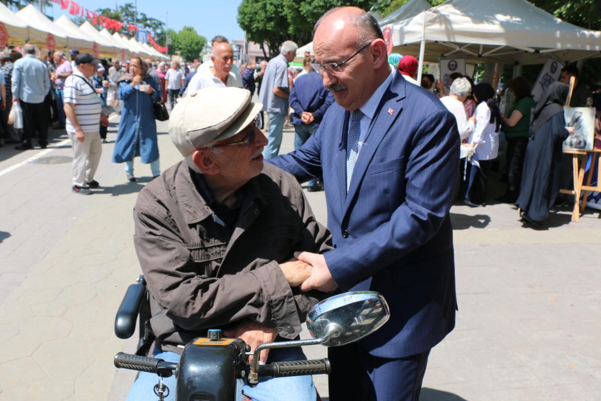 Sakarya İli Yöresel Lezzetlerimiz ve Coğrafi İşaretli Ürünlerimizin Tanıtımı programı AKM önünde gerçekleşti, Programda, Sakarya Ticaret ve Sanayi Odası ile Tüm Restoran ve Turizmciler Derneği Sakarya Şube Başkanlığınca dartı