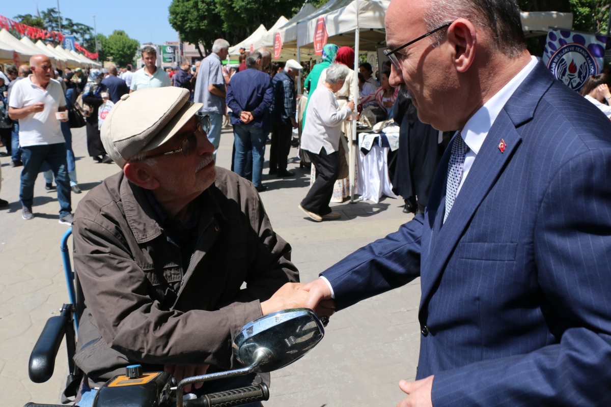 Sakarya İli Yöresel Lezzetlerimiz ve Coğrafi İşaretli Ürünlerimizin Tanıtımı programı AKM önünde gerçekleşti, Programda, Sakarya Ticaret ve Sanayi Odası ile Tüm Restoran ve Turizmciler Derneği Sakarya Şube Başkanlığınca dartı