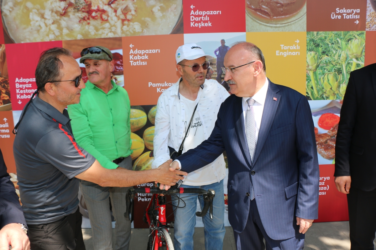 Sakarya İli Yöresel Lezzetlerimiz ve Coğrafi İşaretli Ürünlerimizin Tanıtımı programı AKM önünde gerçekleşti, Programda, Sakarya Ticaret ve Sanayi Odası ile Tüm Restoran ve Turizmciler Derneği Sakarya Şube Başkanlığınca dartı