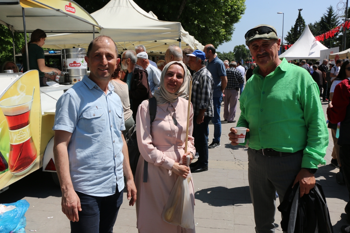 Sakarya İli Yöresel Lezzetlerimiz ve Coğrafi İşaretli Ürünlerimizin Tanıtımı programı AKM önünde gerçekleşti, Programda, Sakarya Ticaret ve Sanayi Odası ile Tüm Restoran ve Turizmciler Derneği Sakarya Şube Başkanlığınca dartı