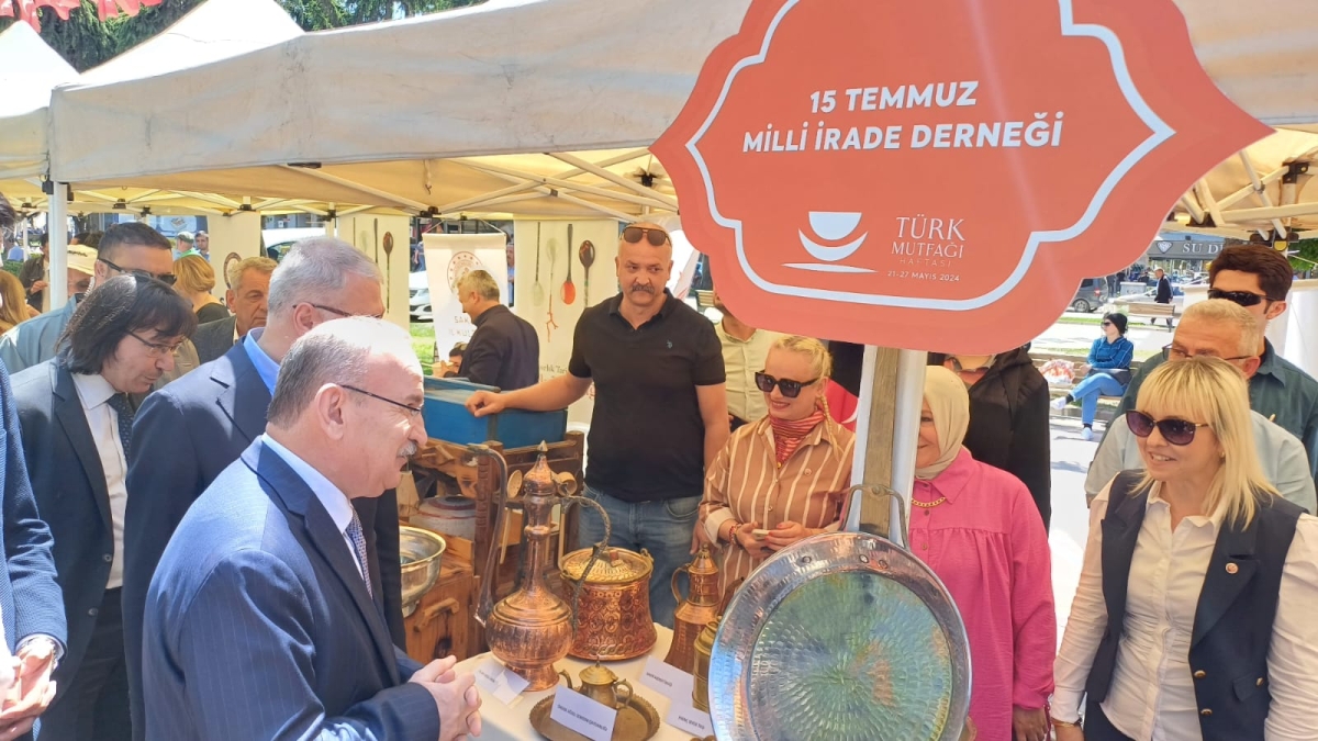 Sakarya İli Yöresel Lezzetlerimiz ve Coğrafi İşaretli Ürünlerimizin Tanıtımı programı AKM önünde gerçekleşti, Programda, Sakarya Ticaret ve Sanayi Odası ile Tüm Restoran ve Turizmciler Derneği Sakarya Şube Başkanlığınca dartı