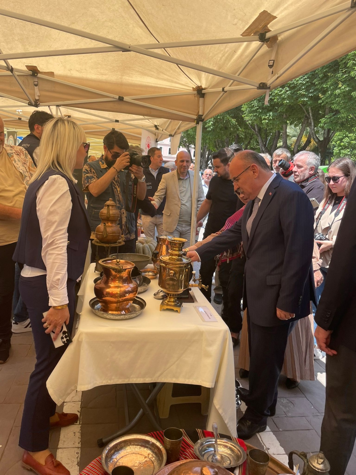 Sakarya İli Yöresel Lezzetlerimiz ve Coğrafi İşaretli Ürünlerimizin Tanıtımı programı AKM önünde gerçekleşti, Programda, Sakarya Ticaret ve Sanayi Odası ile Tüm Restoran ve Turizmciler Derneği Sakarya Şube Başkanlığınca dartı