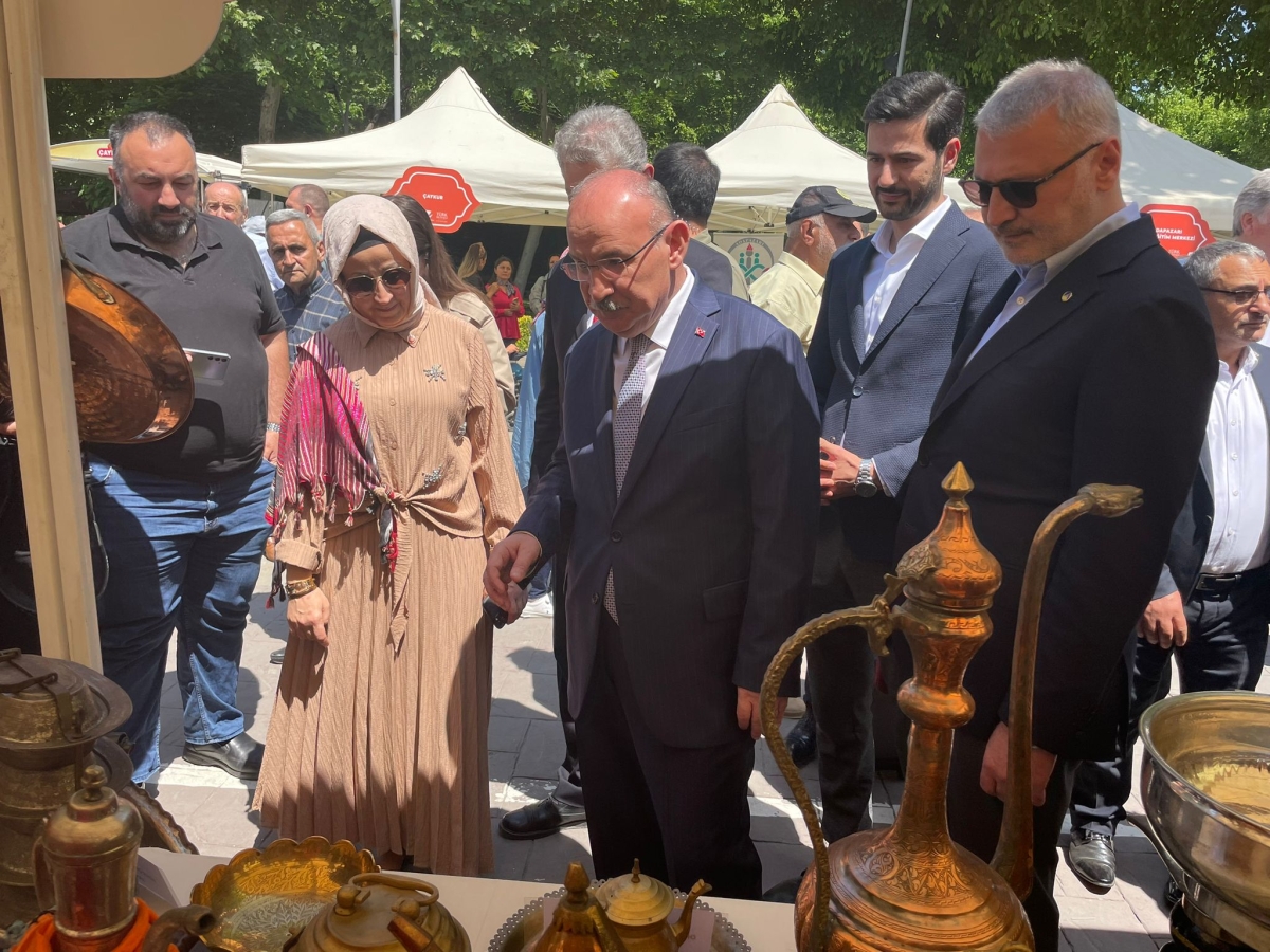 Sakarya İli Yöresel Lezzetlerimiz ve Coğrafi İşaretli Ürünlerimizin Tanıtımı programı AKM önünde gerçekleşti, Programda, Sakarya Ticaret ve Sanayi Odası ile Tüm Restoran ve Turizmciler Derneği Sakarya Şube Başkanlığınca dartı