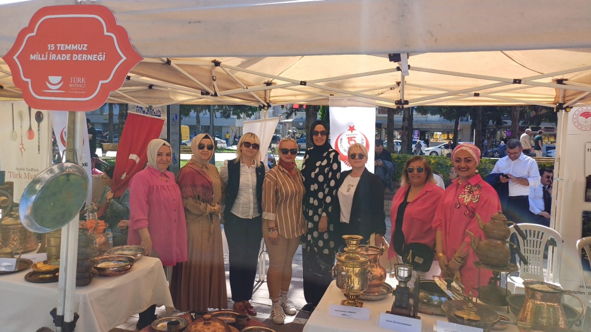 Sakarya İli Yöresel Lezzetlerimiz ve Coğrafi İşaretli Ürünlerimizin Tanıtımı programı AKM önünde gerçekleşti, Programda, Sakarya Ticaret ve Sanayi Odası ile Tüm Restoran ve Turizmciler Derneği Sakarya Şube Başkanlığınca dartı