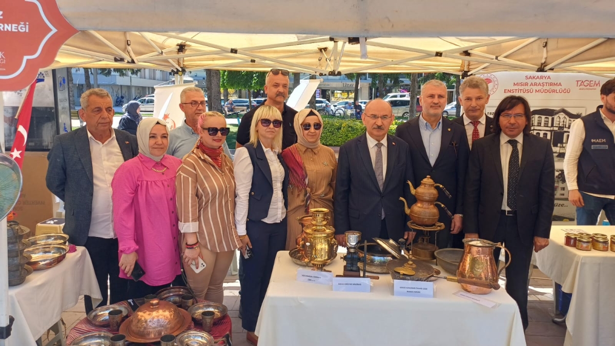 Sakarya İli Yöresel Lezzetlerimiz ve Coğrafi İşaretli Ürünlerimizin Tanıtımı programı AKM önünde gerçekleşti, Programda, Sakarya Ticaret ve Sanayi Odası ile Tüm Restoran ve Turizmciler Derneği Sakarya Şube Başkanlığınca dartı