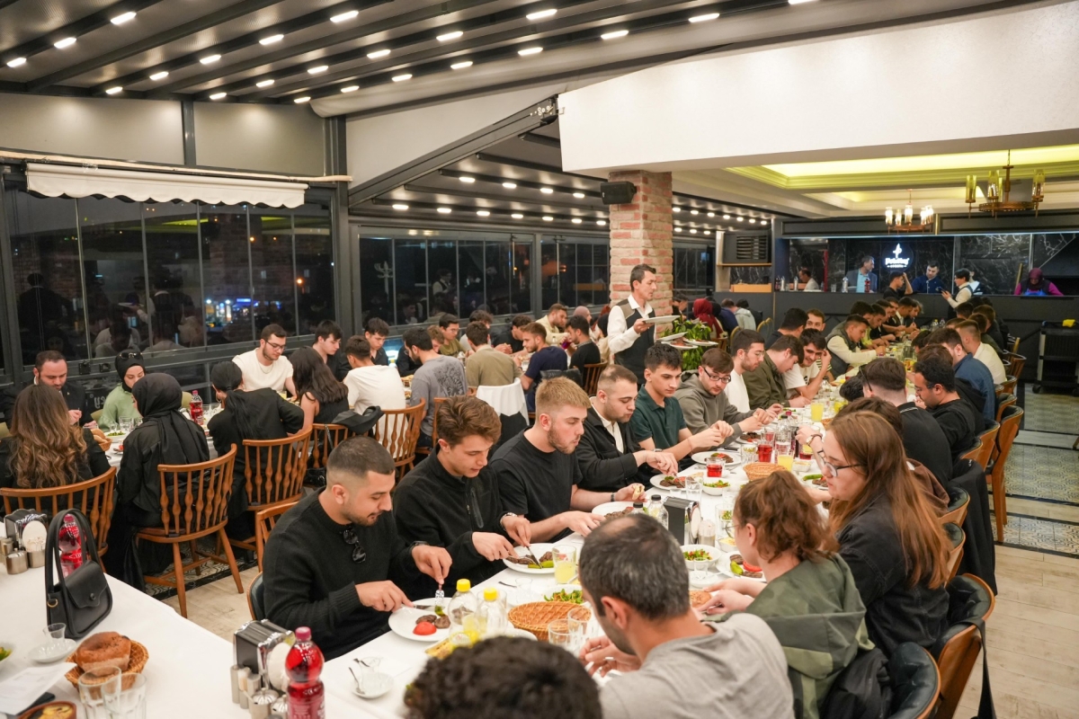 MHP İL BAŞKANI GENÇLERLE BULUŞTU ( İŞTE GÜNÜN ÖNE ÇIKAN FOTOĞRAFLARI )
