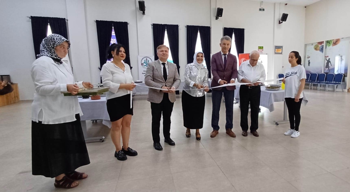 Gülsen YILDIZ Gastronomi ve Mutfak Sanatlarında olduğu Gibi TÖRELİ AŞ yemeklerinde de Sakarya'da Bir İlke İmza Attı Sakarya'da Adapazarı Halk Eğitim Merkezinde Töreli Aş Yemek Sergisi Düzenledi