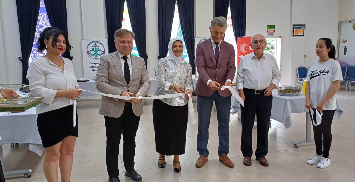Gülsen YILDIZ Gastronomi ve Mutfak Sanatlarında olduğu Gibi TÖRELİ AŞ yemeklerinde de Sakarya'da Bir İlke İmza Attı Sakarya'da Adapazarı Halk Eğitim Merkezinde Töreli Aş Yemek Sergisi Düzenledi