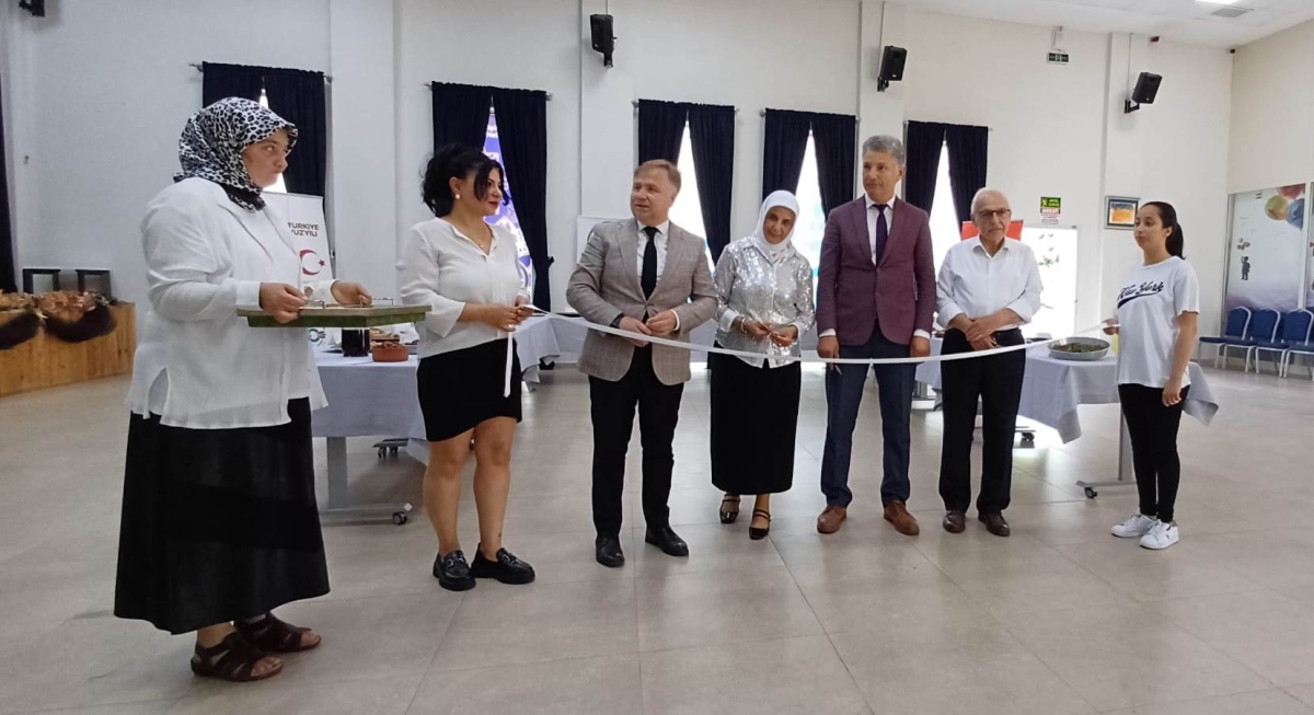 Gülsen YILDIZ Gastronomi ve Mutfak Sanatlarında olduğu Gibi TÖRELİ AŞ yemeklerinde de Sakarya'da Bir İlke İmza Attı Sakarya'da Adapazarı Halk Eğitim Merkezinde Töreli Aş Yemek Sergisi Düzenledi