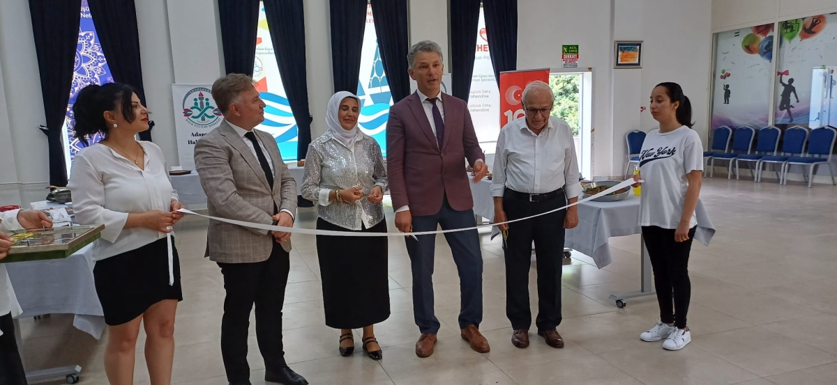 Gülsen YILDIZ Gastronomi ve Mutfak Sanatlarında olduğu Gibi TÖRELİ AŞ yemeklerinde de Sakarya'da Bir İlke İmza Attı Sakarya'da Adapazarı Halk Eğitim Merkezinde Töreli Aş Yemek Sergisi Düzenledi