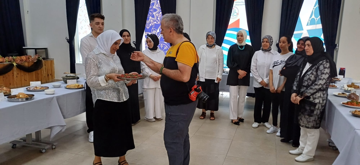 Gülsen YILDIZ Gastronomi ve Mutfak Sanatlarında olduğu Gibi TÖRELİ AŞ yemeklerinde de Sakarya'da Bir İlke İmza Attı Sakarya'da Adapazarı Halk Eğitim Merkezinde Töreli Aş Yemek Sergisi Düzenledi