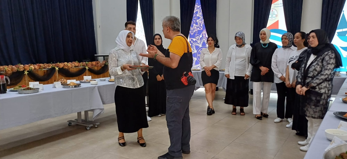 Gülsen YILDIZ Gastronomi ve Mutfak Sanatlarında olduğu Gibi TÖRELİ AŞ yemeklerinde de Sakarya'da Bir İlke İmza Attı Sakarya'da Adapazarı Halk Eğitim Merkezinde Töreli Aş Yemek Sergisi Düzenledi