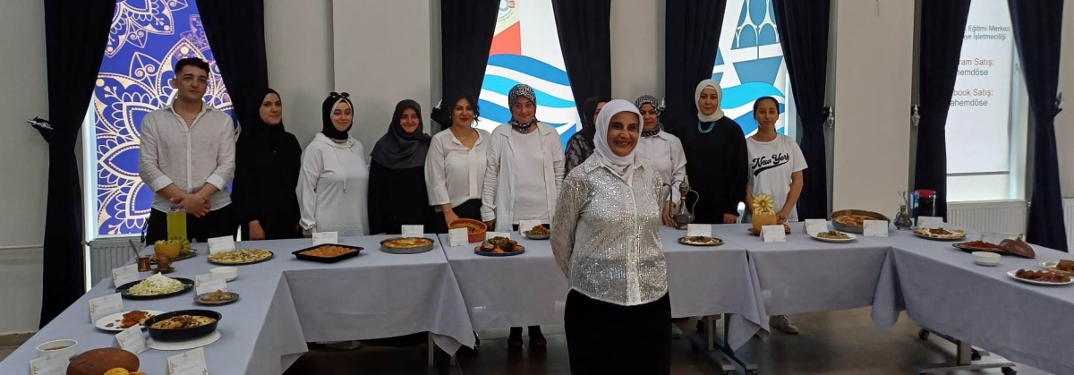 Gülsen YILDIZ Gastronomi ve Mutfak Sanatlarında olduğu Gibi TÖRELİ AŞ yemeklerinde de Sakarya'da Bir İlke İmza Attı Sakarya'da Adapazarı Halk Eğitim Merkezinde Töreli Aş Yemek Sergisi Düzenledi