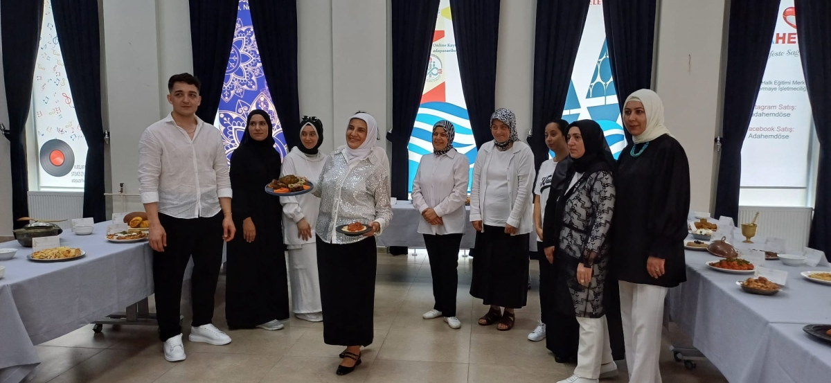 Gülsen YILDIZ Gastronomi ve Mutfak Sanatlarında olduğu Gibi TÖRELİ AŞ yemeklerinde de Sakarya'da Bir İlke İmza Attı Sakarya'da Adapazarı Halk Eğitim Merkezinde Töreli Aş Yemek Sergisi Düzenledi