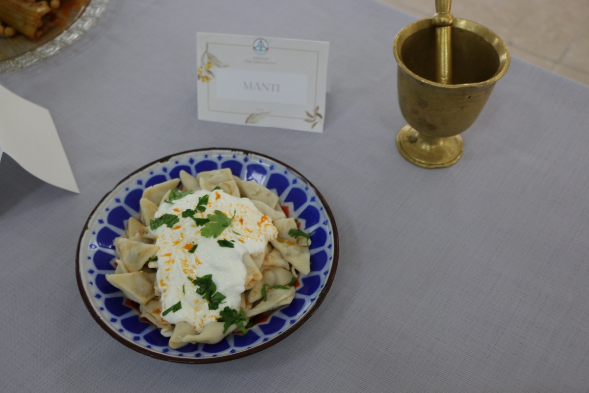 Gülsen YILDIZ Gastronomi ve Mutfak Sanatlarında olduğu Gibi TÖRELİ AŞ yemeklerinde de Sakarya'da Bir İlke İmza Attı Sakarya'da Adapazarı Halk Eğitim Merkezinde Töreli Aş Yemek Sergisi Düzenledi