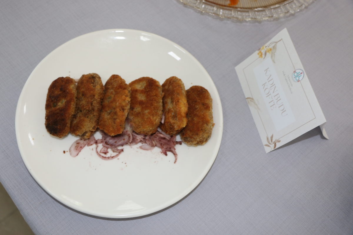 Gülsen YILDIZ Gastronomi ve Mutfak Sanatlarında olduğu Gibi TÖRELİ AŞ yemeklerinde de Sakarya'da Bir İlke İmza Attı Sakarya'da Adapazarı Halk Eğitim Merkezinde Töreli Aş Yemek Sergisi Düzenledi