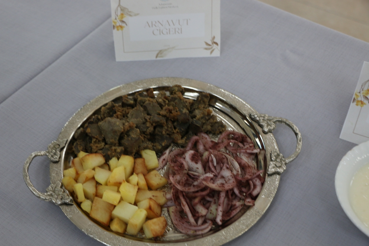 Gülsen YILDIZ Gastronomi ve Mutfak Sanatlarında olduğu Gibi TÖRELİ AŞ yemeklerinde de Sakarya'da Bir İlke İmza Attı Sakarya'da Adapazarı Halk Eğitim Merkezinde Töreli Aş Yemek Sergisi Düzenledi
