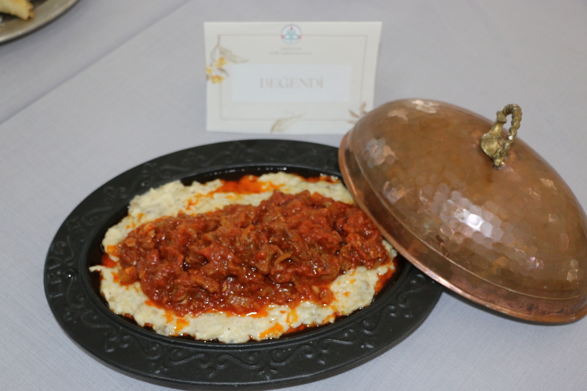 Gülsen YILDIZ Gastronomi ve Mutfak Sanatlarında olduğu Gibi TÖRELİ AŞ yemeklerinde de Sakarya'da Bir İlke İmza Attı Sakarya'da Adapazarı Halk Eğitim Merkezinde Töreli Aş Yemek Sergisi Düzenledi