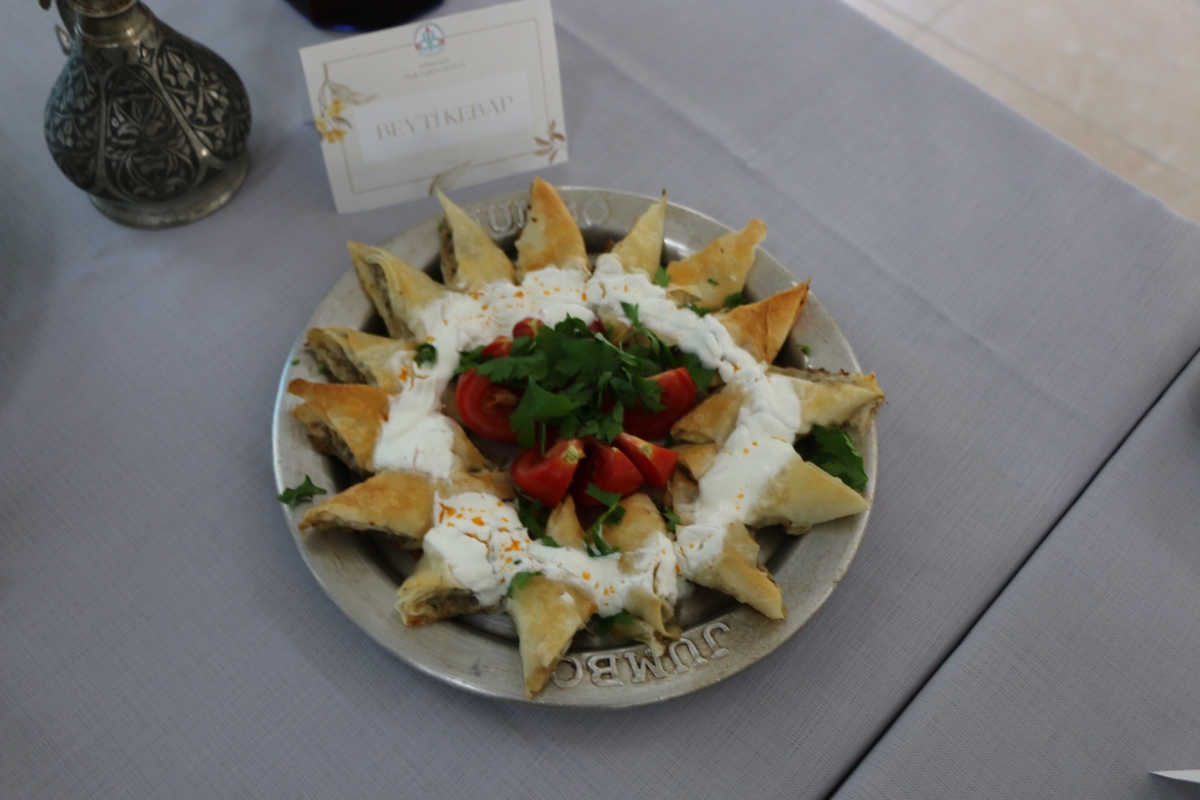 Gülsen YILDIZ Gastronomi ve Mutfak Sanatlarında olduğu Gibi TÖRELİ AŞ yemeklerinde de Sakarya'da Bir İlke İmza Attı Sakarya'da Adapazarı Halk Eğitim Merkezinde Töreli Aş Yemek Sergisi Düzenledi