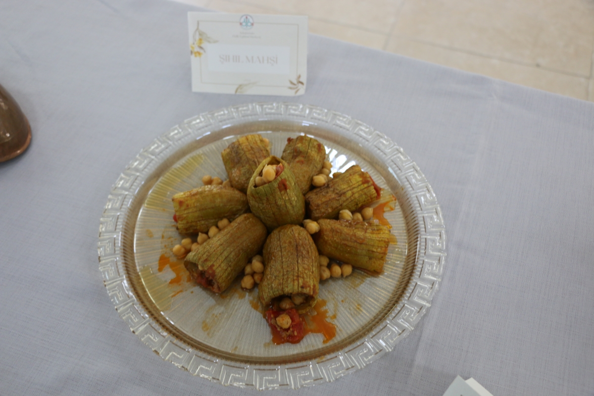 Gülsen YILDIZ Gastronomi ve Mutfak Sanatlarında olduğu Gibi TÖRELİ AŞ yemeklerinde de Sakarya'da Bir İlke İmza Attı Sakarya'da Adapazarı Halk Eğitim Merkezinde Töreli Aş Yemek Sergisi Düzenledi