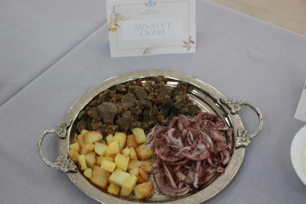Gülsen YILDIZ Gastronomi ve Mutfak Sanatlarında olduğu Gibi TÖRELİ AŞ yemeklerinde de Sakarya'da Bir İlke İmza Attı Sakarya'da Adapazarı Halk Eğitim Merkezinde Töreli Aş Yemek Sergisi Düzenledi