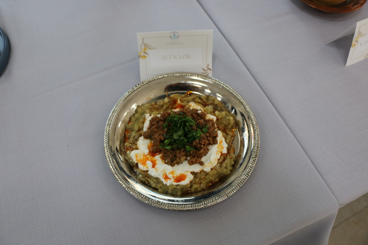 Gülsen YILDIZ Gastronomi ve Mutfak Sanatlarında olduğu Gibi TÖRELİ AŞ yemeklerinde de Sakarya'da Bir İlke İmza Attı Sakarya'da Adapazarı Halk Eğitim Merkezinde Töreli Aş Yemek Sergisi Düzenledi