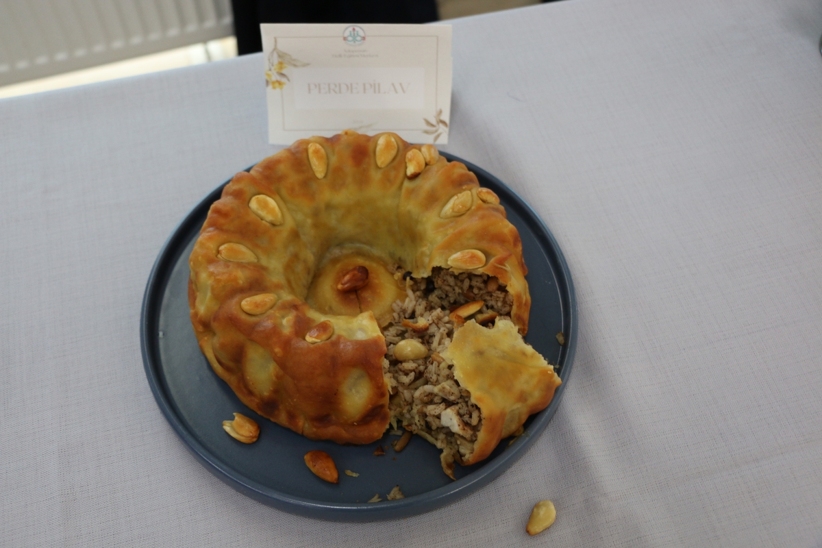 Gülsen YILDIZ Gastronomi ve Mutfak Sanatlarında olduğu Gibi TÖRELİ AŞ yemeklerinde de Sakarya'da Bir İlke İmza Attı Sakarya'da Adapazarı Halk Eğitim Merkezinde Töreli Aş Yemek Sergisi Düzenledi