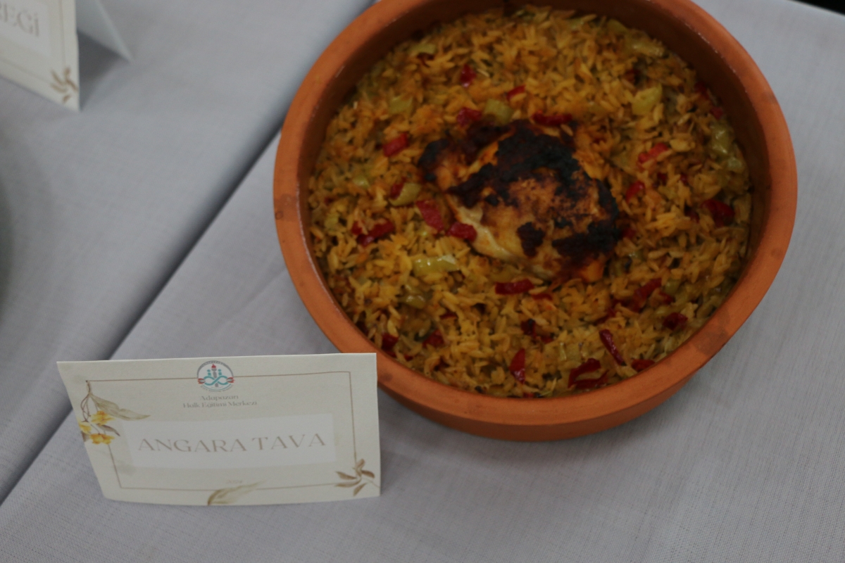 Gülsen YILDIZ Gastronomi ve Mutfak Sanatlarında olduğu Gibi TÖRELİ AŞ yemeklerinde de Sakarya'da Bir İlke İmza Attı Sakarya'da Adapazarı Halk Eğitim Merkezinde Töreli Aş Yemek Sergisi Düzenledi