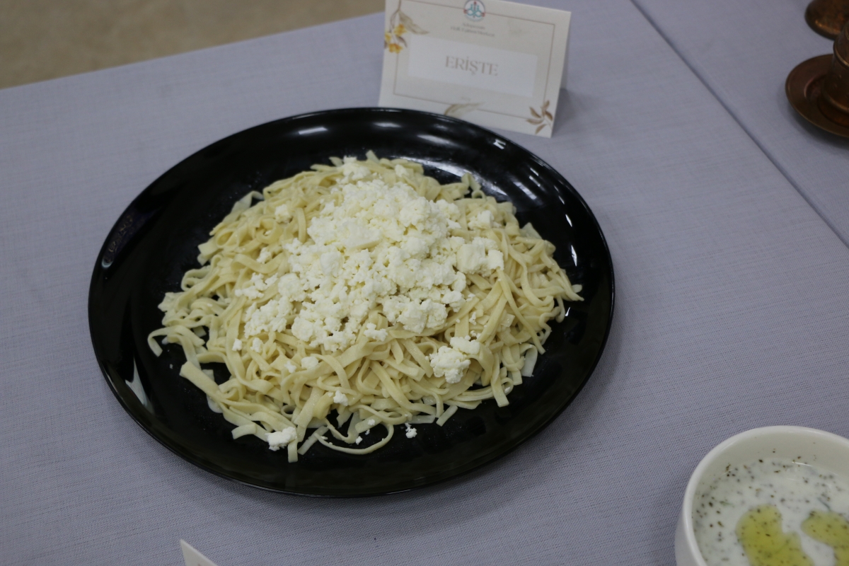 Gülsen YILDIZ Gastronomi ve Mutfak Sanatlarında olduğu Gibi TÖRELİ AŞ yemeklerinde de Sakarya'da Bir İlke İmza Attı Sakarya'da Adapazarı Halk Eğitim Merkezinde Töreli Aş Yemek Sergisi Düzenledi
