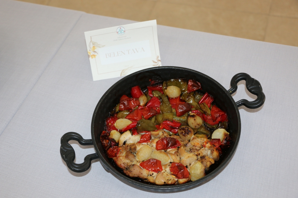 Gülsen YILDIZ Gastronomi ve Mutfak Sanatlarında olduğu Gibi TÖRELİ AŞ yemeklerinde de Sakarya'da Bir İlke İmza Attı Sakarya'da Adapazarı Halk Eğitim Merkezinde Töreli Aş Yemek Sergisi Düzenledi