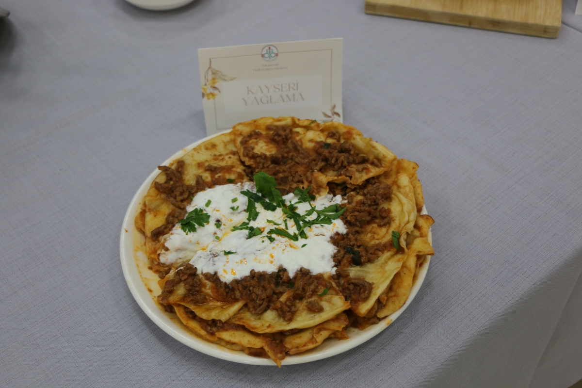 Gülsen YILDIZ Gastronomi ve Mutfak Sanatlarında olduğu Gibi TÖRELİ AŞ yemeklerinde de Sakarya'da Bir İlke İmza Attı Sakarya'da Adapazarı Halk Eğitim Merkezinde Töreli Aş Yemek Sergisi Düzenledi