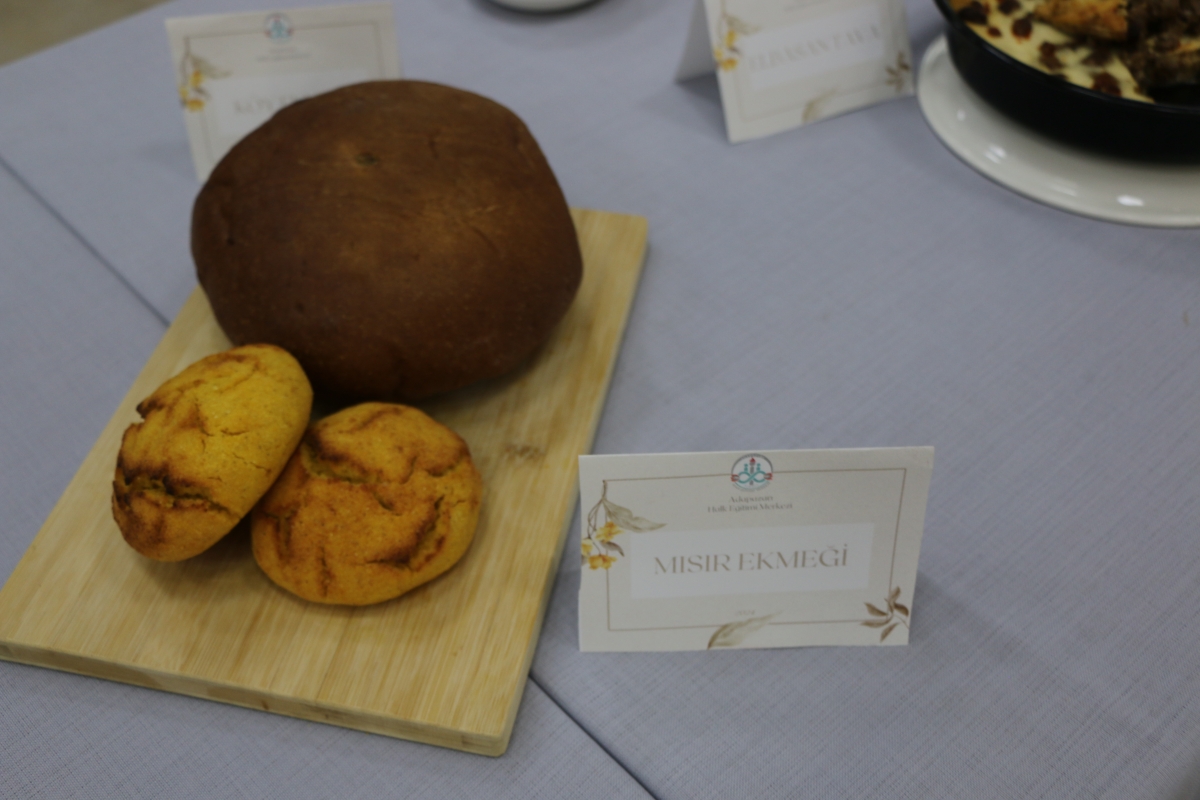 Gülsen YILDIZ Gastronomi ve Mutfak Sanatlarında olduğu Gibi TÖRELİ AŞ yemeklerinde de Sakarya'da Bir İlke İmza Attı Sakarya'da Adapazarı Halk Eğitim Merkezinde Töreli Aş Yemek Sergisi Düzenledi