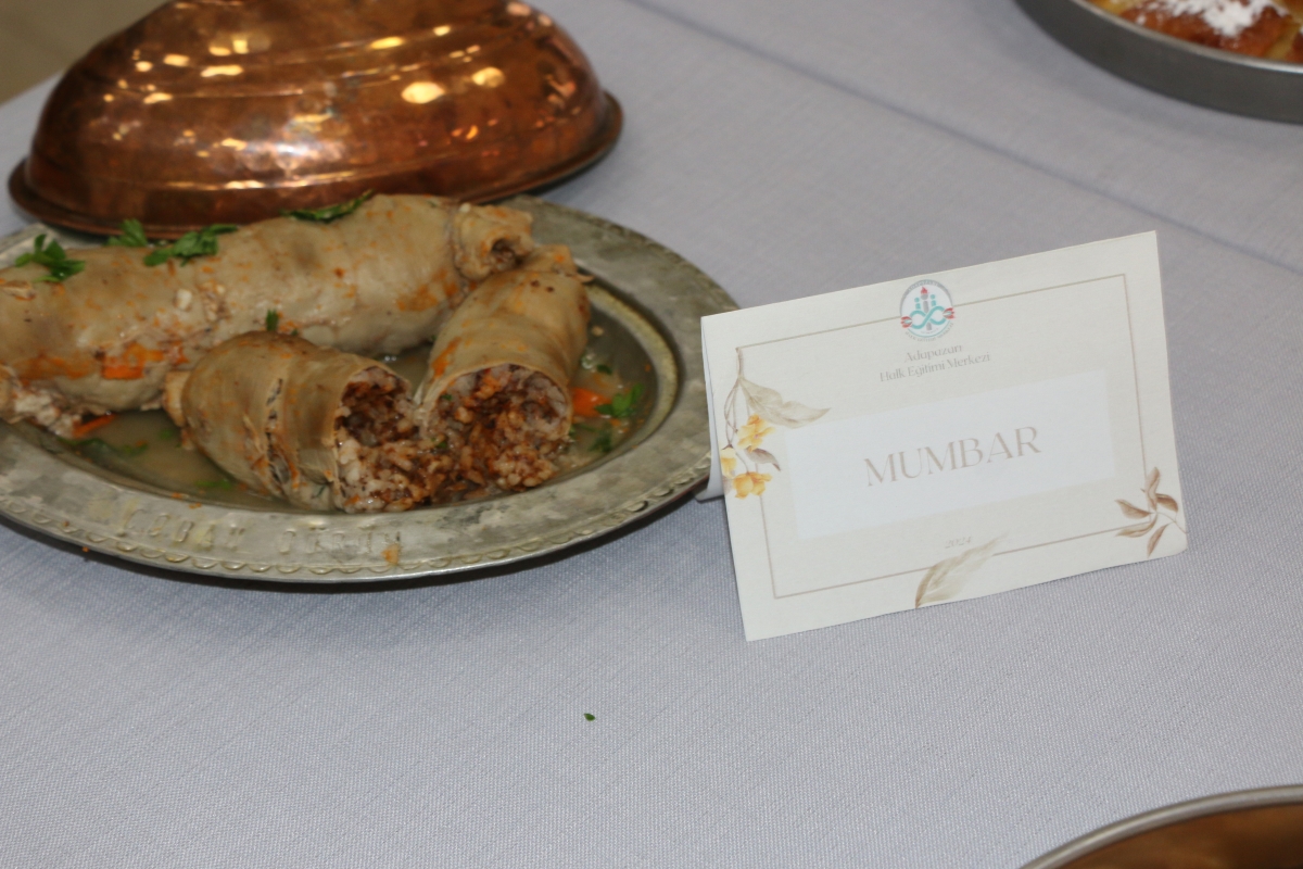 Gülsen YILDIZ Gastronomi ve Mutfak Sanatlarında olduğu Gibi TÖRELİ AŞ yemeklerinde de Sakarya'da Bir İlke İmza Attı Sakarya'da Adapazarı Halk Eğitim Merkezinde Töreli Aş Yemek Sergisi Düzenledi