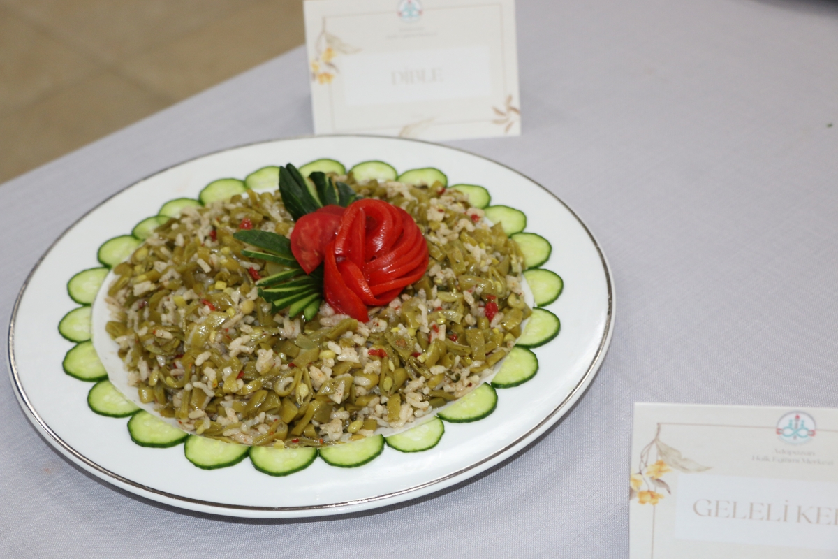 Gülsen YILDIZ Gastronomi ve Mutfak Sanatlarında olduğu Gibi TÖRELİ AŞ yemeklerinde de Sakarya'da Bir İlke İmza Attı Sakarya'da Adapazarı Halk Eğitim Merkezinde Töreli Aş Yemek Sergisi Düzenledi