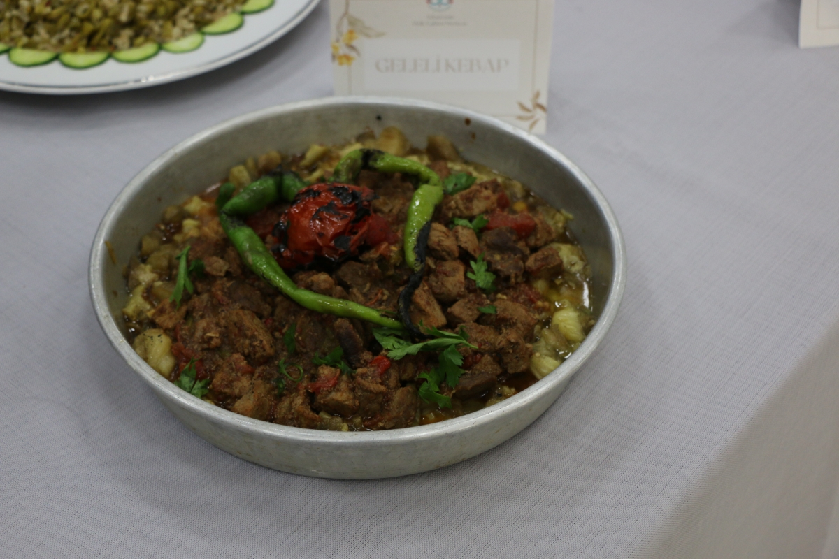 Gülsen YILDIZ Gastronomi ve Mutfak Sanatlarında olduğu Gibi TÖRELİ AŞ yemeklerinde de Sakarya'da Bir İlke İmza Attı Sakarya'da Adapazarı Halk Eğitim Merkezinde Töreli Aş Yemek Sergisi Düzenledi