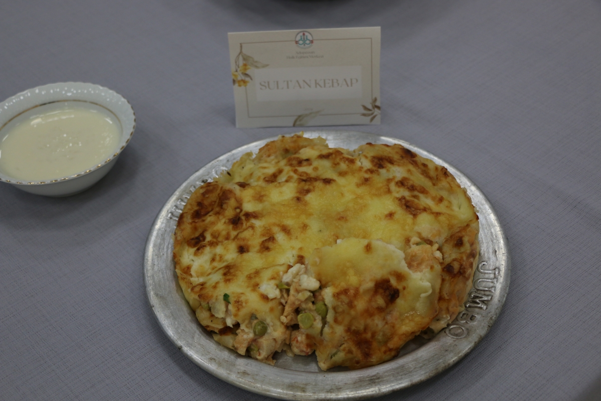 Gülsen YILDIZ Gastronomi ve Mutfak Sanatlarında olduğu Gibi TÖRELİ AŞ yemeklerinde de Sakarya'da Bir İlke İmza Attı Sakarya'da Adapazarı Halk Eğitim Merkezinde Töreli Aş Yemek Sergisi Düzenledi