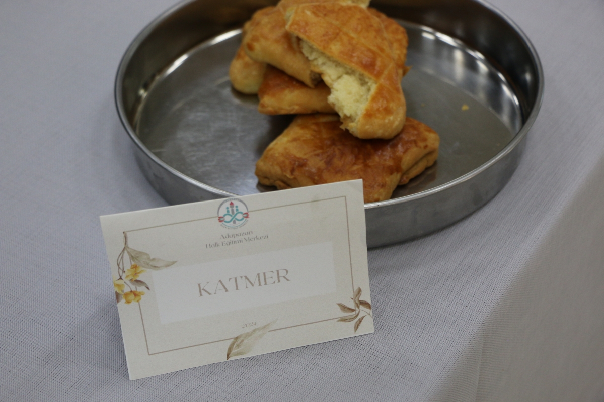 Gülsen YILDIZ Gastronomi ve Mutfak Sanatlarında olduğu Gibi TÖRELİ AŞ yemeklerinde de Sakarya'da Bir İlke İmza Attı Sakarya'da Adapazarı Halk Eğitim Merkezinde Töreli Aş Yemek Sergisi Düzenledi