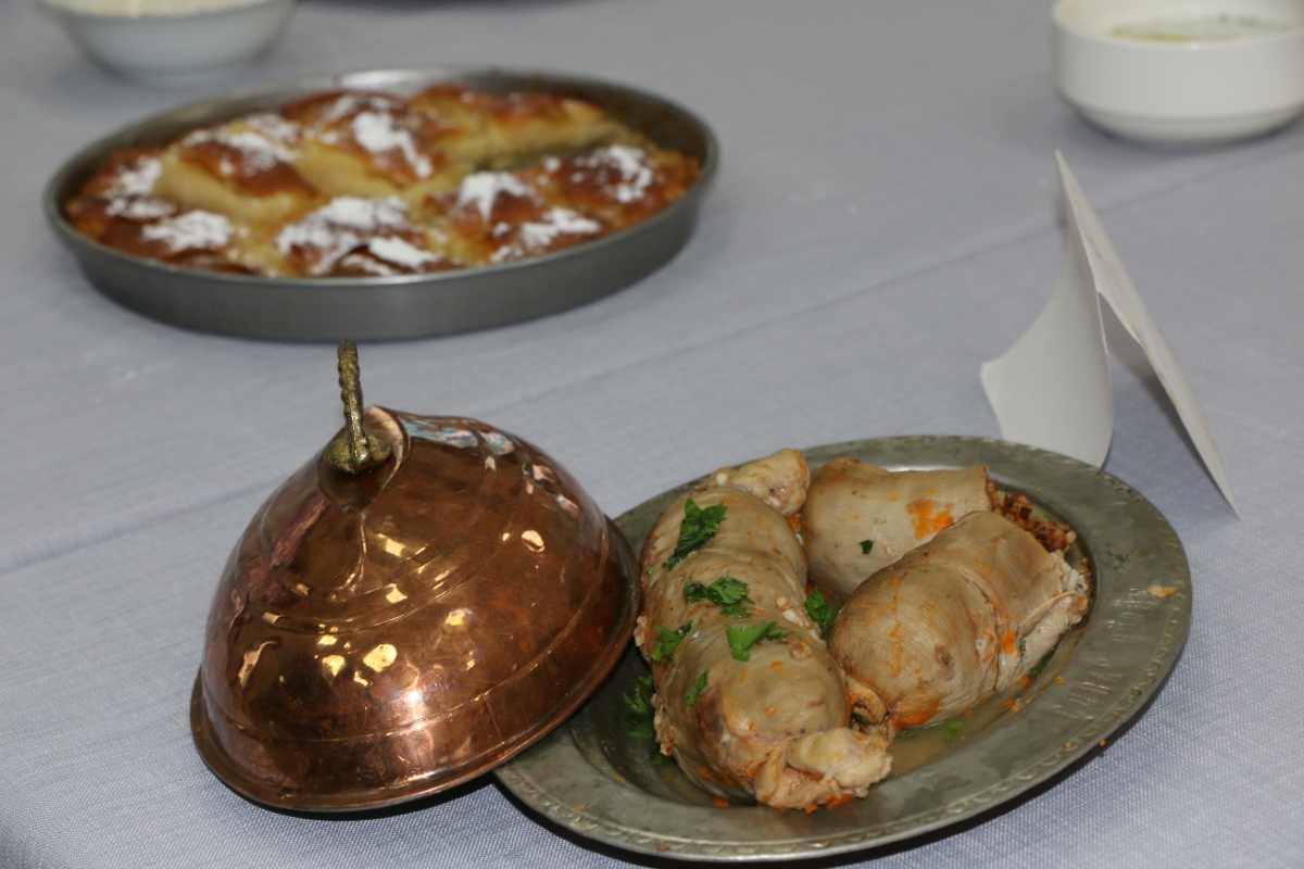 Gülsen YILDIZ Gastronomi ve Mutfak Sanatlarında olduğu Gibi TÖRELİ AŞ yemeklerinde de Sakarya'da Bir İlke İmza Attı Sakarya'da Adapazarı Halk Eğitim Merkezinde Töreli Aş Yemek Sergisi Düzenledi