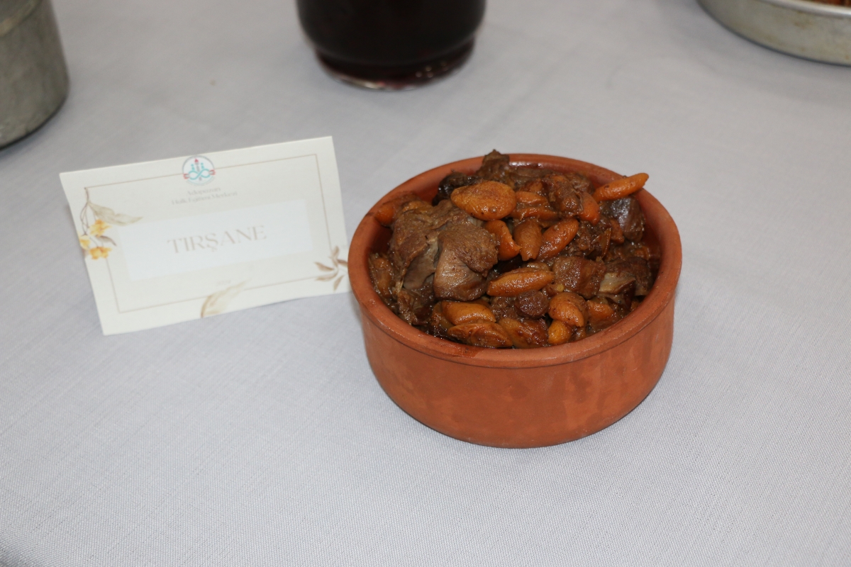 Gülsen YILDIZ Gastronomi ve Mutfak Sanatlarında olduğu Gibi TÖRELİ AŞ yemeklerinde de Sakarya'da Bir İlke İmza Attı Sakarya'da Adapazarı Halk Eğitim Merkezinde Töreli Aş Yemek Sergisi Düzenledi