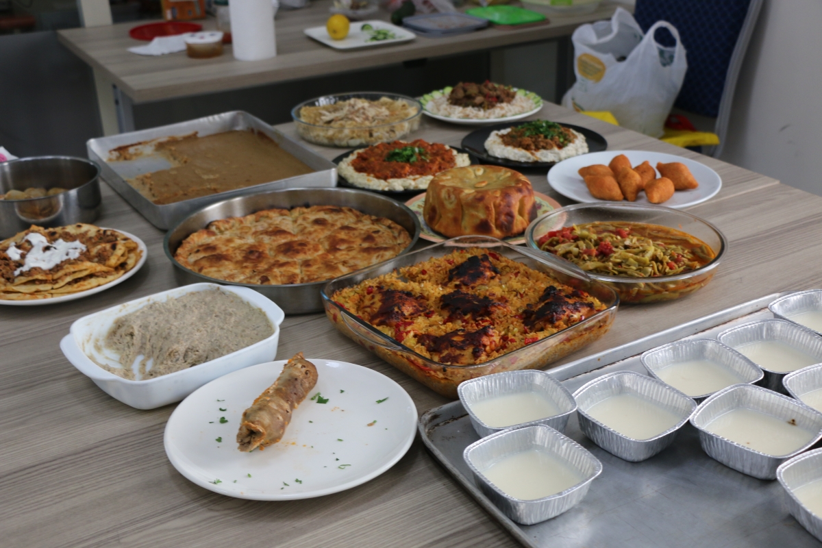 Gülsen YILDIZ Gastronomi ve Mutfak Sanatlarında olduğu Gibi TÖRELİ AŞ yemeklerinde de Sakarya'da Bir İlke İmza Attı Sakarya'da Adapazarı Halk Eğitim Merkezinde Töreli Aş Yemek Sergisi Düzenledi