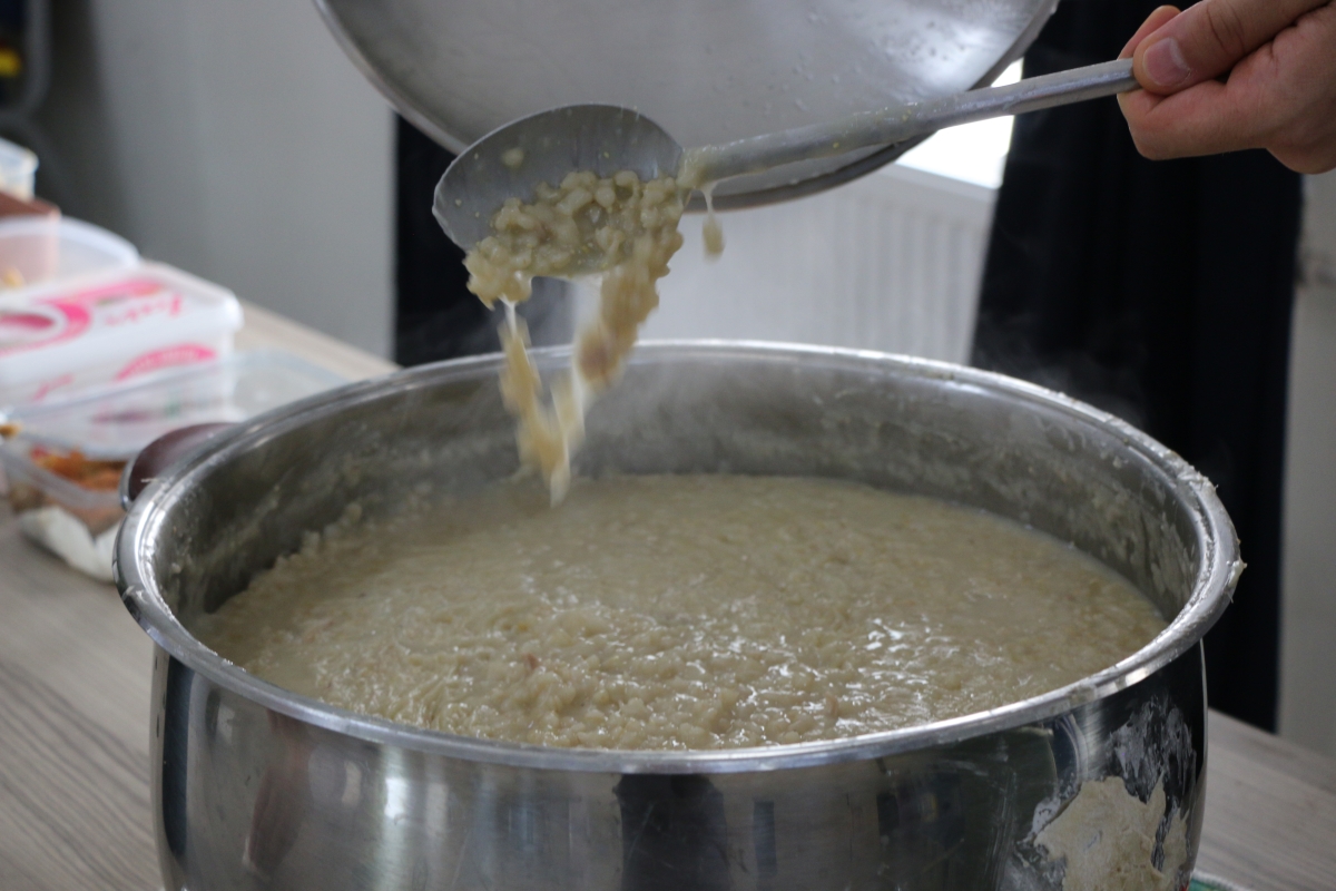 Gülsen YILDIZ Gastronomi ve Mutfak Sanatlarında olduğu Gibi TÖRELİ AŞ yemeklerinde de Sakarya'da Bir İlke İmza Attı Sakarya'da Adapazarı Halk Eğitim Merkezinde Töreli Aş Yemek Sergisi Düzenledi