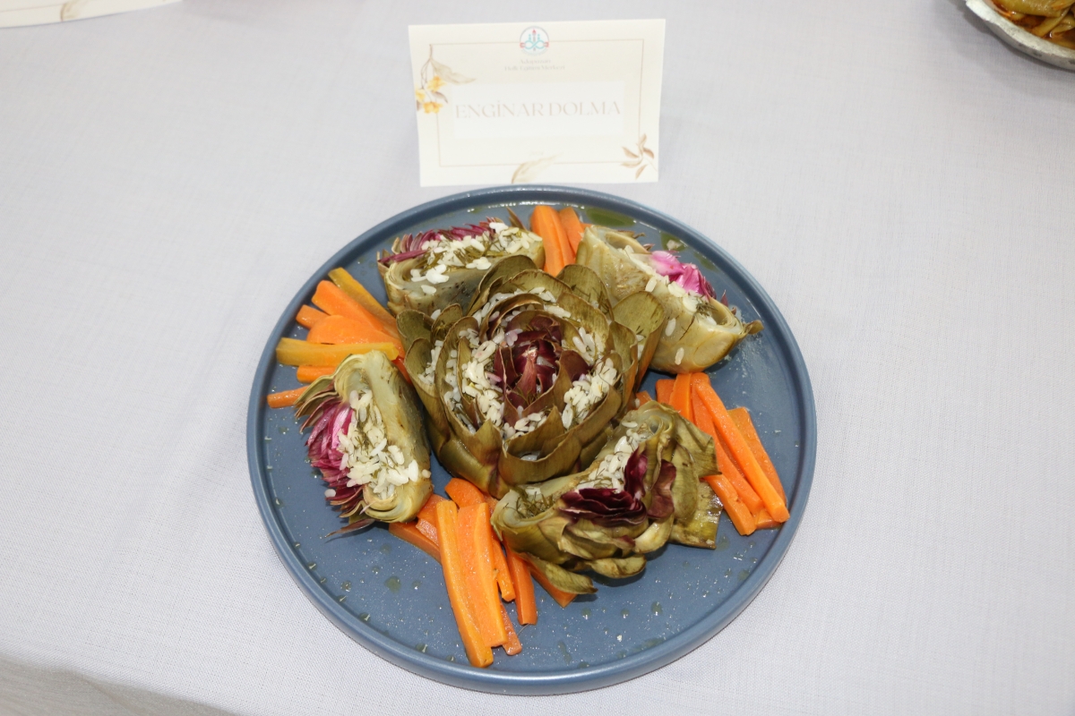 Gülsen YILDIZ Gastronomi ve Mutfak Sanatlarında olduğu Gibi TÖRELİ AŞ yemeklerinde de Sakarya'da Bir İlke İmza Attı Sakarya'da Adapazarı Halk Eğitim Merkezinde Töreli Aş Yemek Sergisi Düzenledi